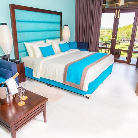 Amora Lagoon Hotel Katunayaka Esterno foto