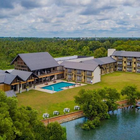 Amora Lagoon Hotel Katunayaka Esterno foto