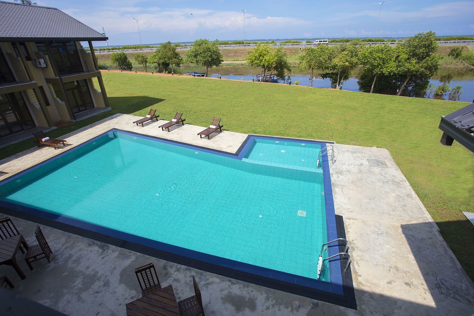 Amora Lagoon Hotel Katunayaka Esterno foto